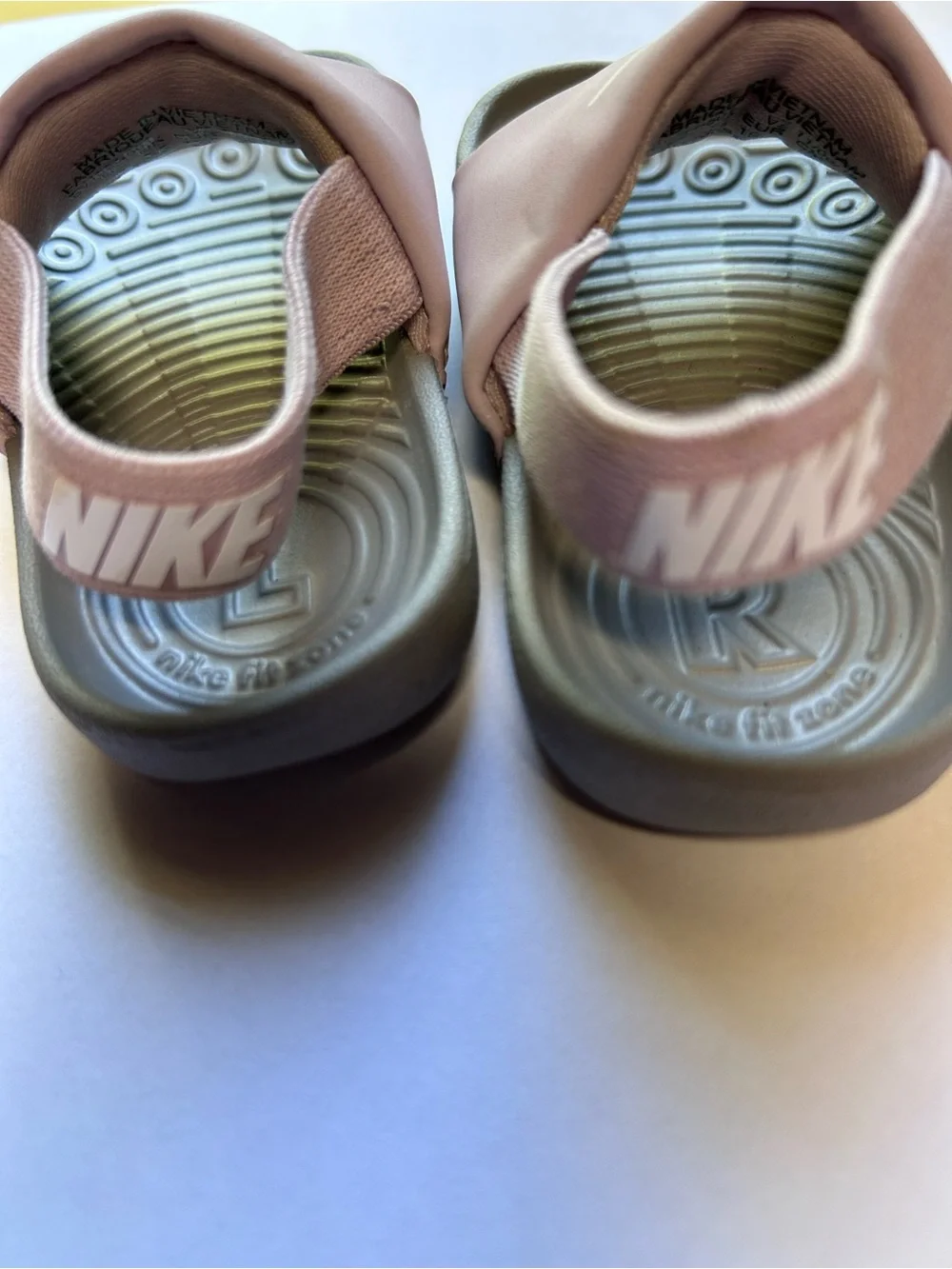 Nike Kawa Girl’s Toddler Lavender slide sandals 4C
